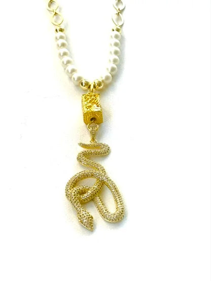 Pearls Snake Necklace